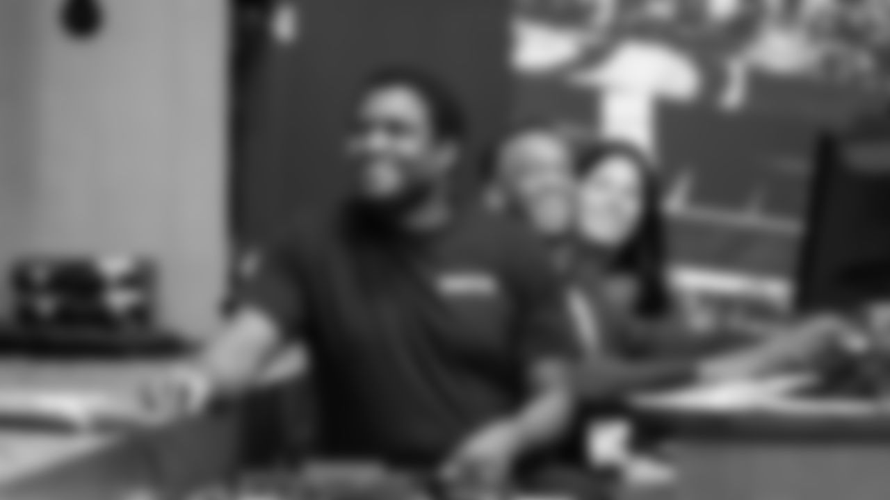 On February 19, ONYX, the Seahawks Black Employee Resource Group, in partnership with the DEI team, hosted its 2nd annual Black History Month celebration, 50 Years Strong: Celebrating Black Excellence & the Seahawks Legacy, at the Virginia Mason Athletic Center.