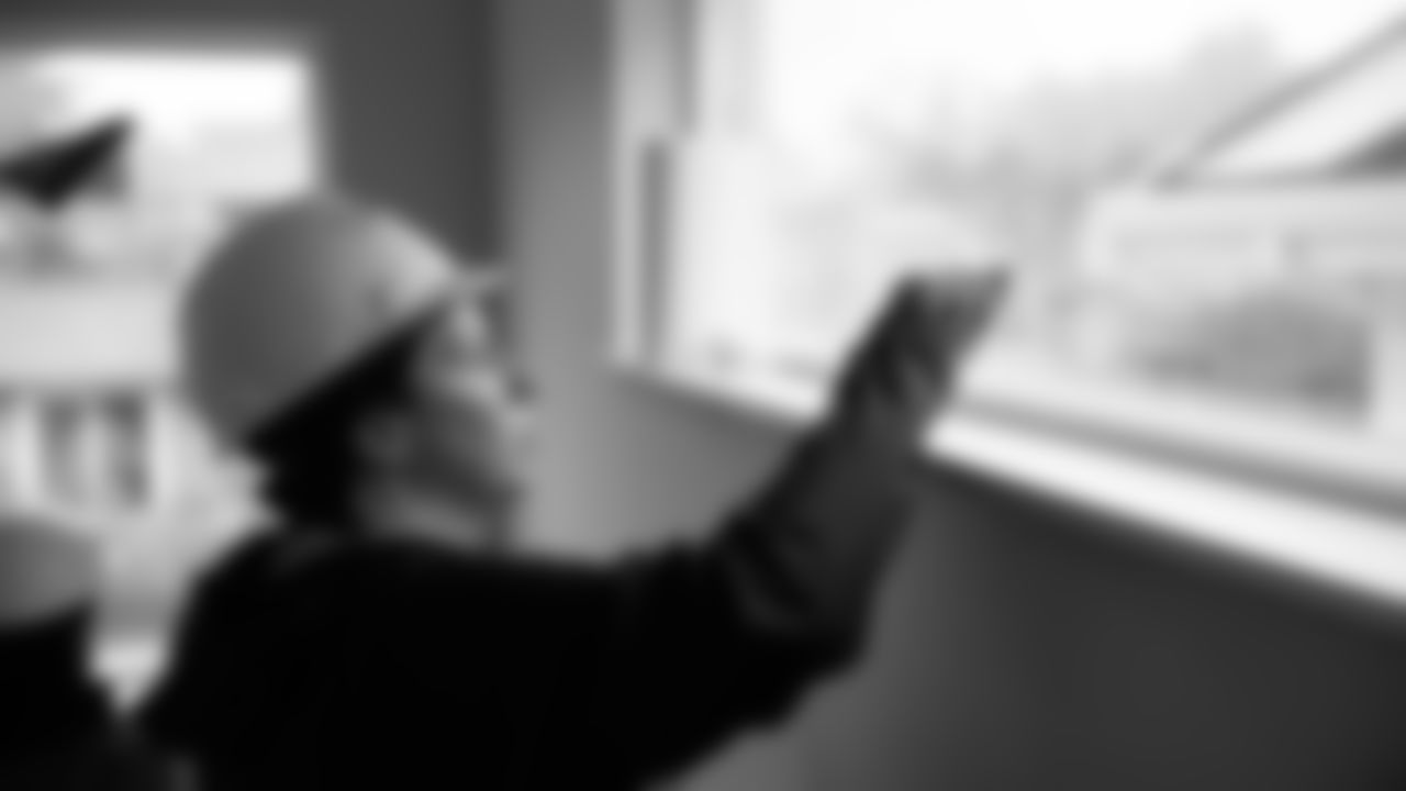 In recognition of Salute to Service Month, the Seahawks and Starbucks joined forces to learn, share, and build together to help provide affordable, stable housing to Veterans in our community.