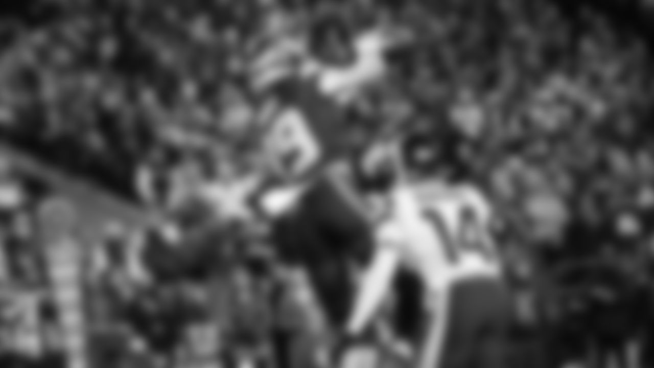 Seahawks receiver Jake Bobo leaps to make a touchdown catch in the third quarter.