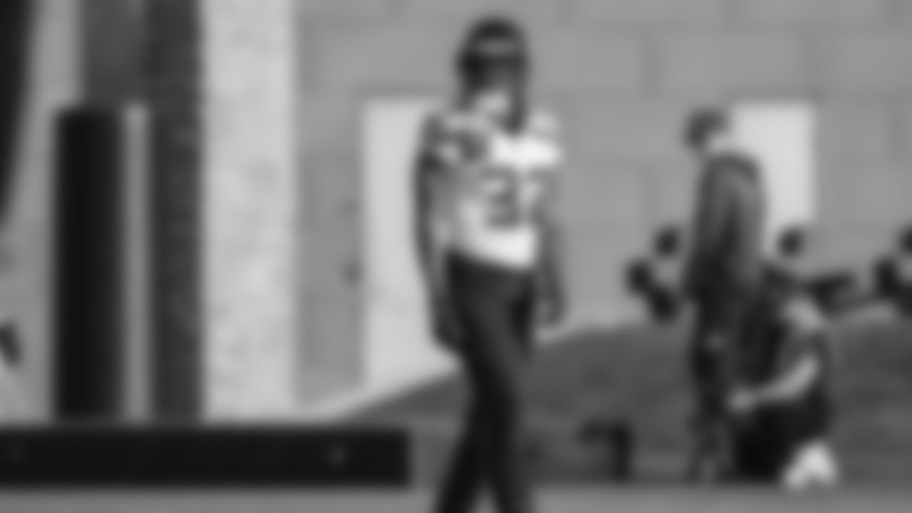 Seahawks running back Velus Jones Jr. (32) practiced on Wednesday, November 19 at the Virginia Mason Athletic Center.