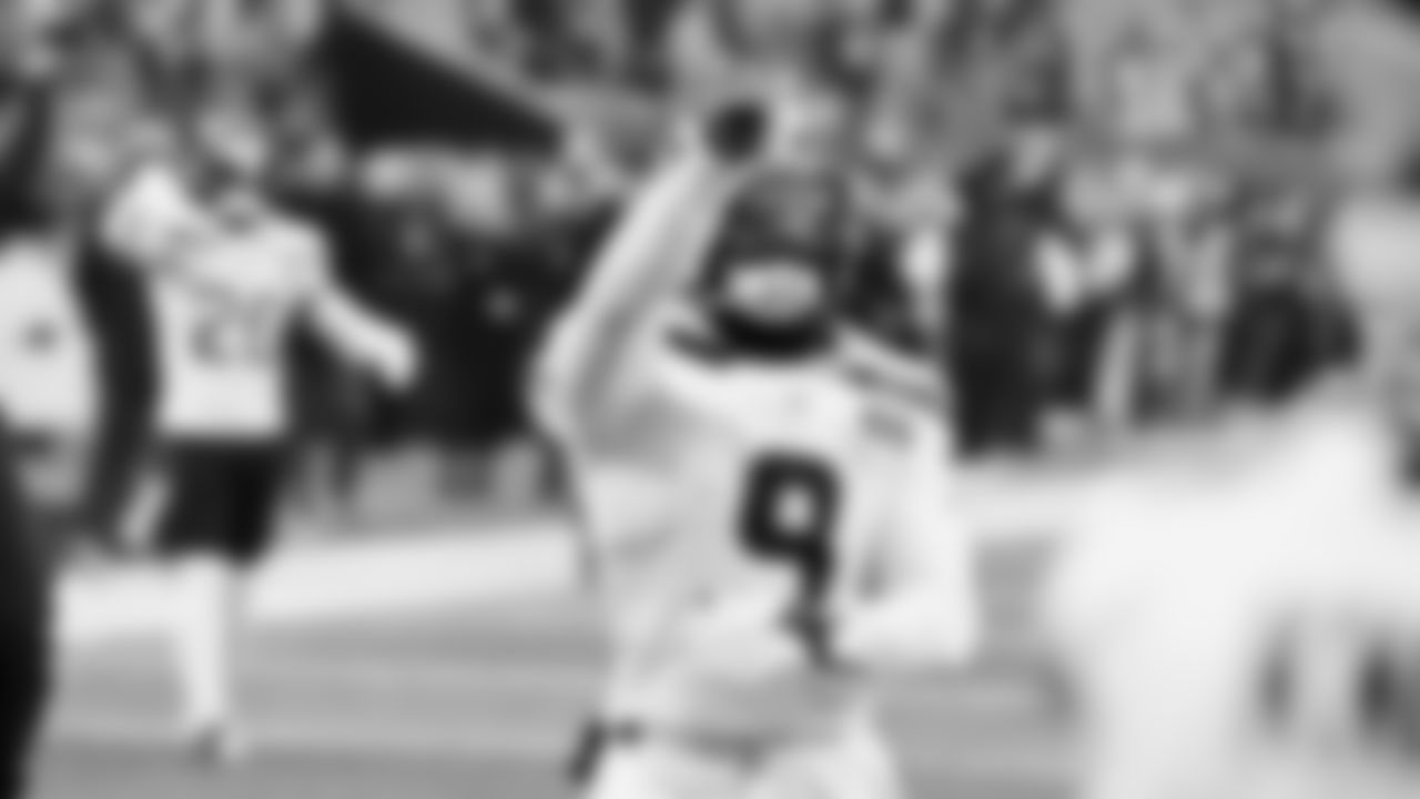 Seahawks running back Kenneth Walker III (9) warms up at Bank of America Stadium for the Week 17 matchup vs. Panthers on December 28, 2025.