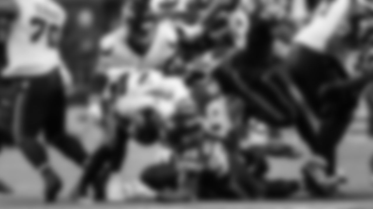 Seahawks Jarran Reed and Leonard Williams combine to make a stop.