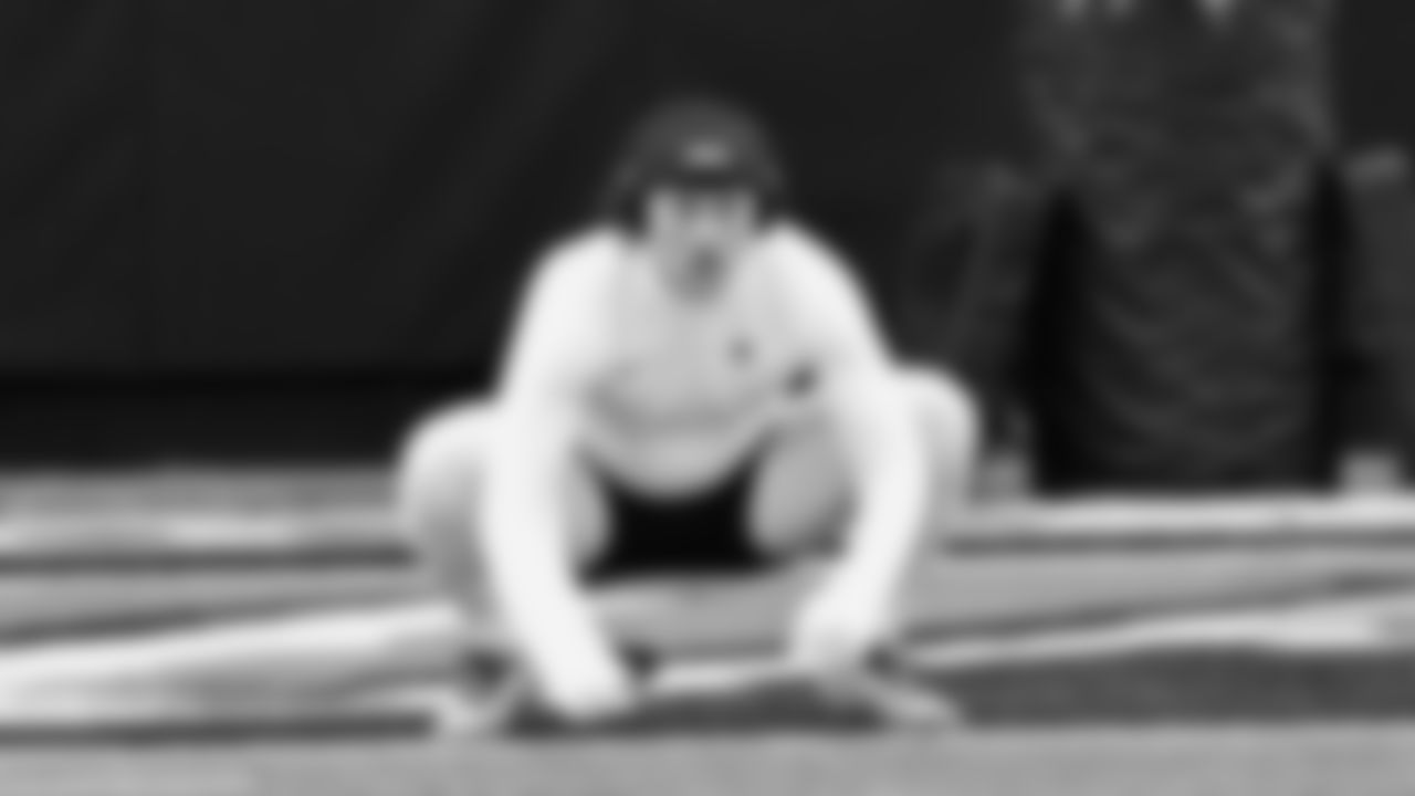 Seahawks linebacker Drake Thomas (42) warms up at Bank of America Stadium for the Week 17 matchup vs. Panthers on December 28, 2025.