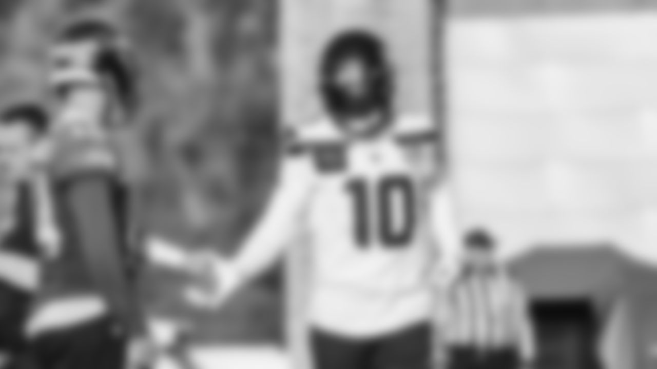 Seahawks quarterback Sam Darnold (14) and wide receiver Cooper Kupp (10) practiced on Wednesday, November 19 at the Virginia Mason Athletic Center.