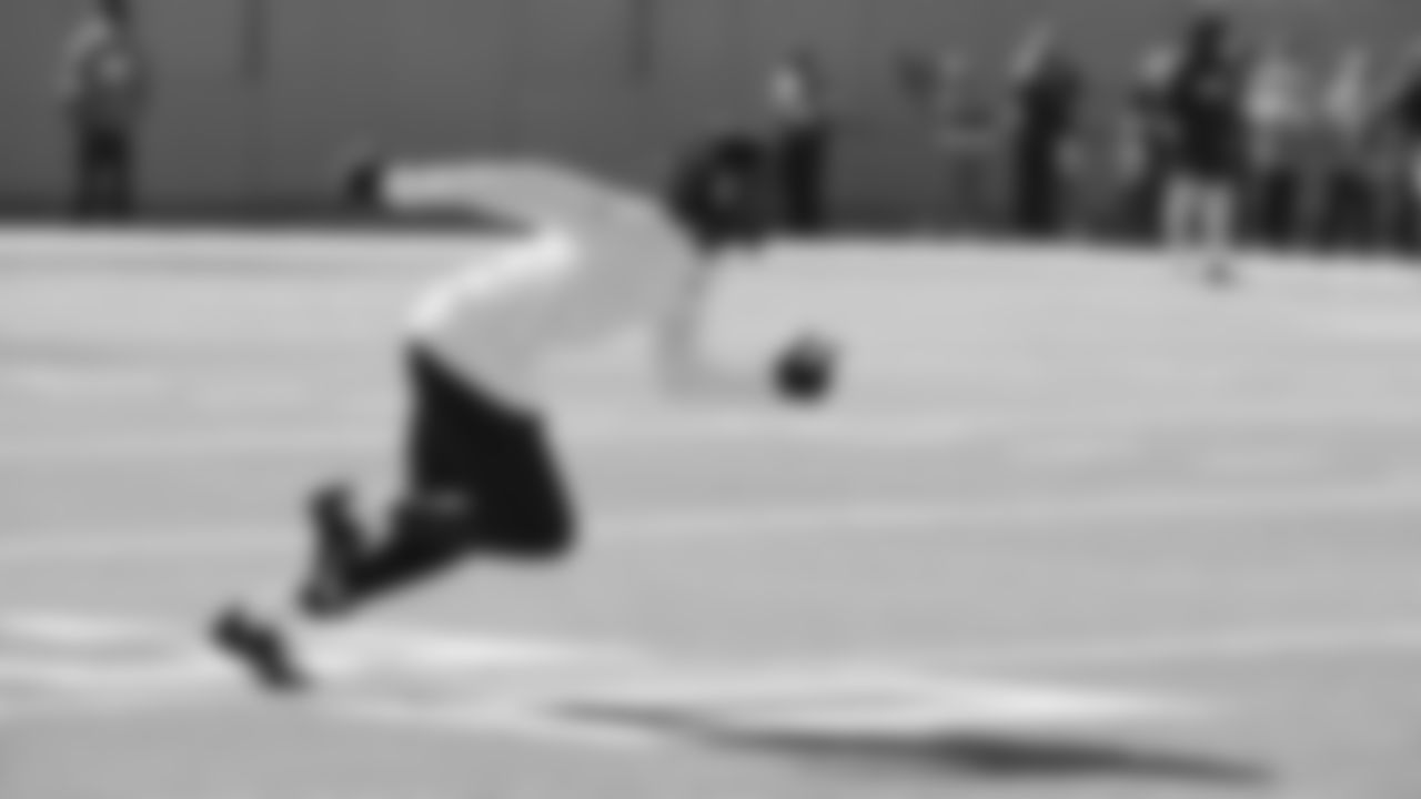 Seahawks cornerback Riq Woolen (27) hit the field at Nissan Stadium for the Week 12 matchup vs. the Titans in Nashville, Tennessee.