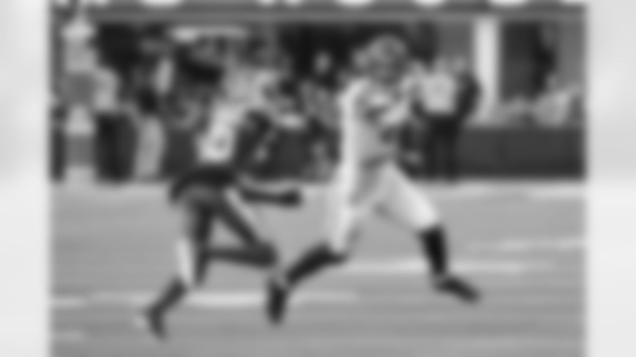 Seahawks tight end AJ Barner (88) at the Week 18 matchup against the Los Angeles Rams at SoFi Stadium on Sunday, January 5, 2025.