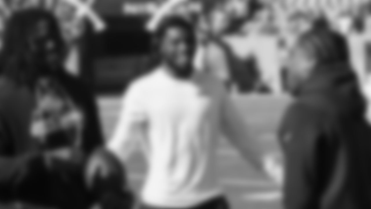 Seahawks cornerback Devon Witherspoon (21) hit the field at Nissan Stadium for the Week 12 matchup vs. the Titans in Nashville, Tennessee.