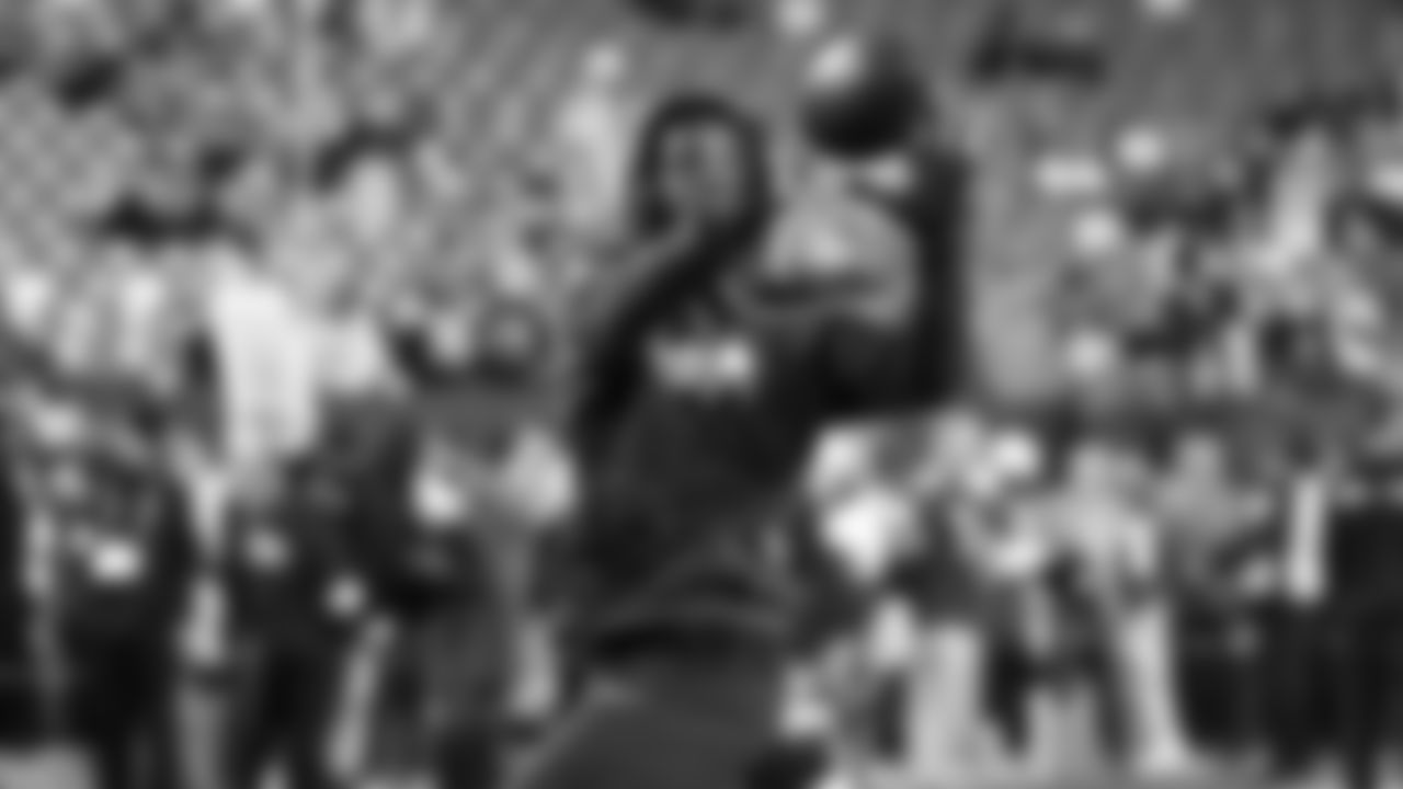 Seahawks cornerback Devon Witherspoon (21) warms up at Northwest Stadium for the Sunday Night Football matchup at the Washington Commanders in Week 9.