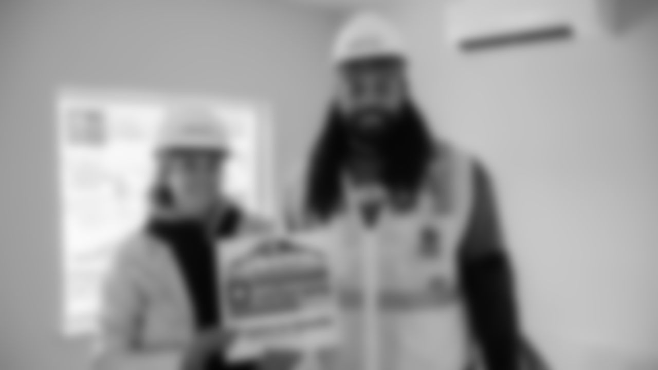 In recognition of Salute to Service Month, the Seahawks and Starbucks joined forces to learn, share, and build together to help provide affordable, stable housing to Veterans in our community.