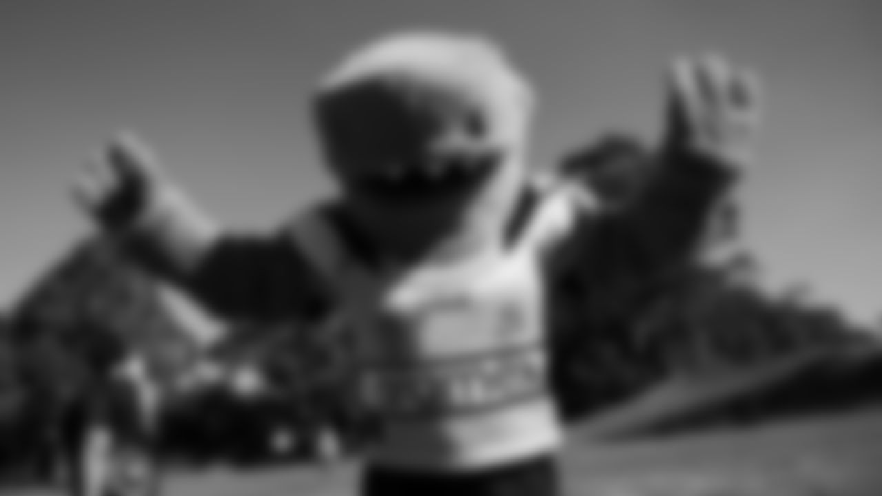 During a visit to Australia, Seahawks Legend Cliff Avril and Blitz stopped by the Kurranulla Aboriginal Corporation Community Center to play flag football and rugby alongside the Cronulla Sharks.