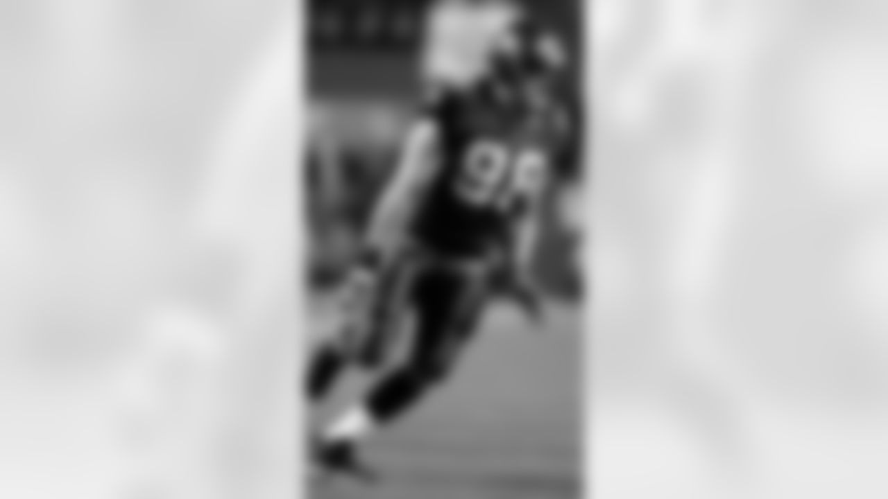 Seattle Seahawks defensive end Grant Wistrom in action during the NFC championship football game against the Carolina Panthers in Seattle, Sunday, Jan. 22, 2006. (AP Photo/John Froschauer)