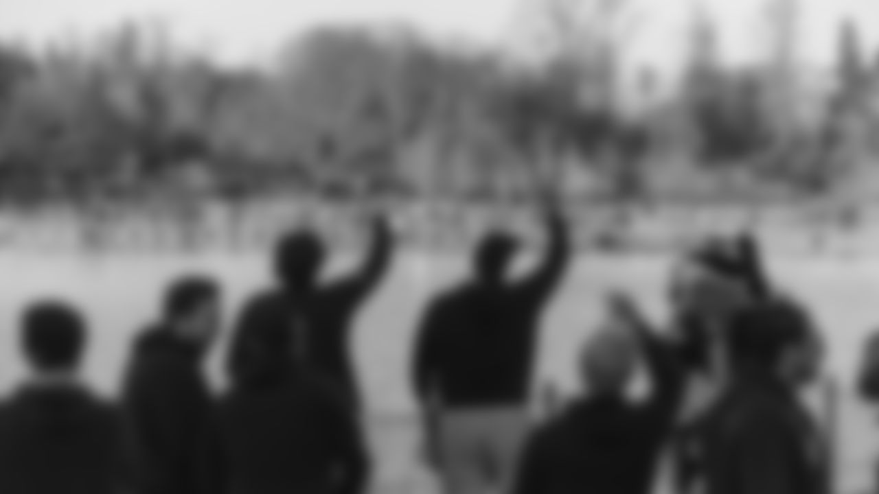 12s turned out for the Blue Friday Fan Rally, Friday, January 23 ahead of the NFC Championship game. The Seahawks ChampionSHIP cruised across Lake Washington and Lake Union, ending at Lake Union Park for the Fan Rally, featuring Seahawks Dancers, Legends, Blue Thunder and more.