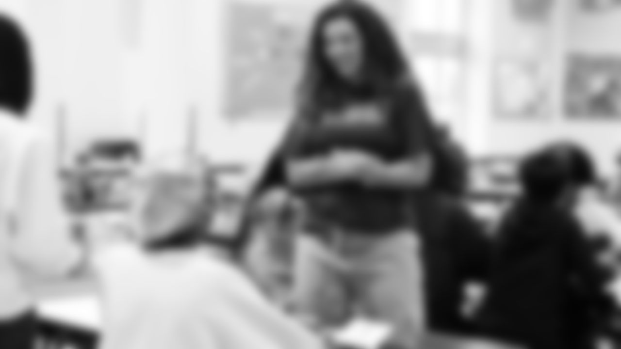 The Seahawks teamed up with EVERFI for a morning learning about mental health with students at Showalter Middle School on October 30, 2025.