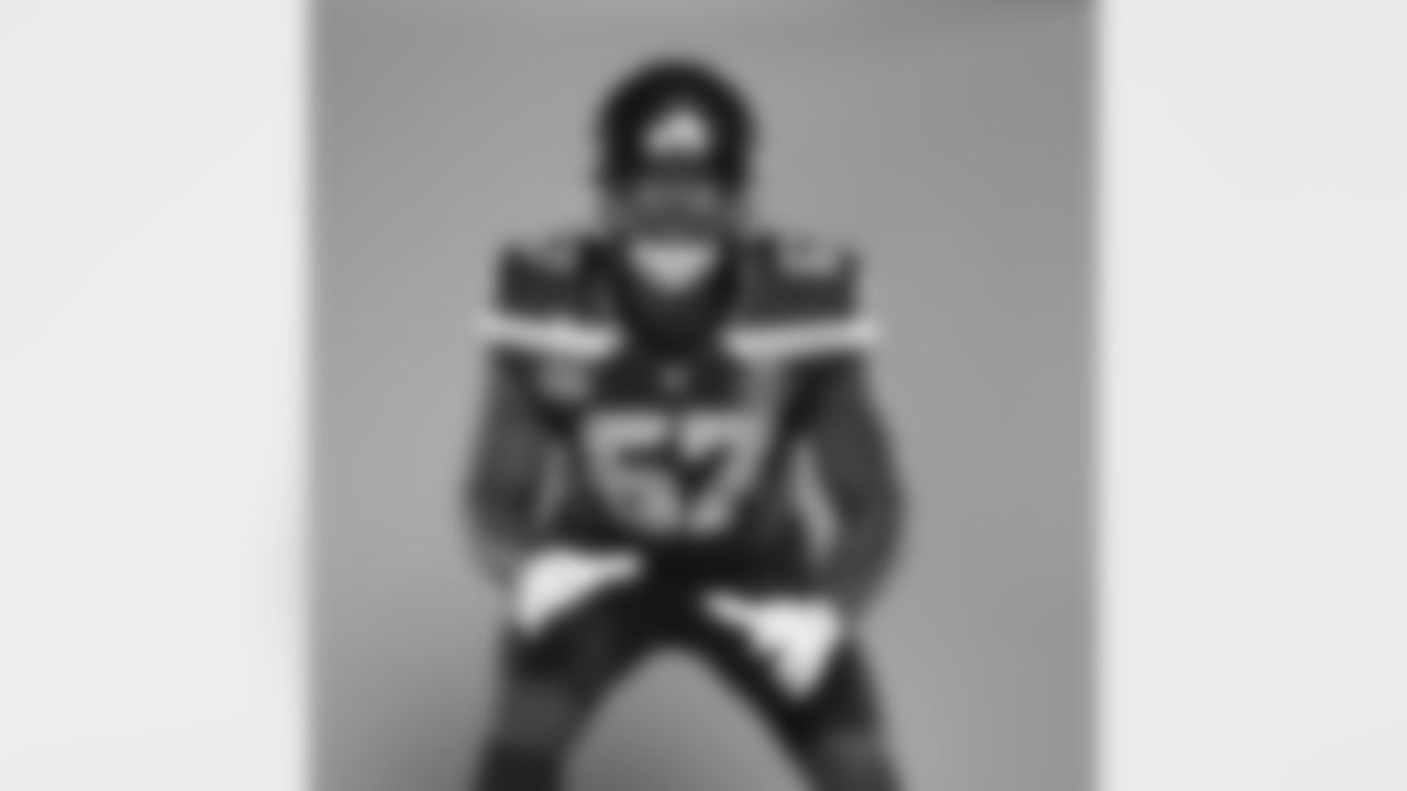 Seahawks tackle Charles Cross (67).