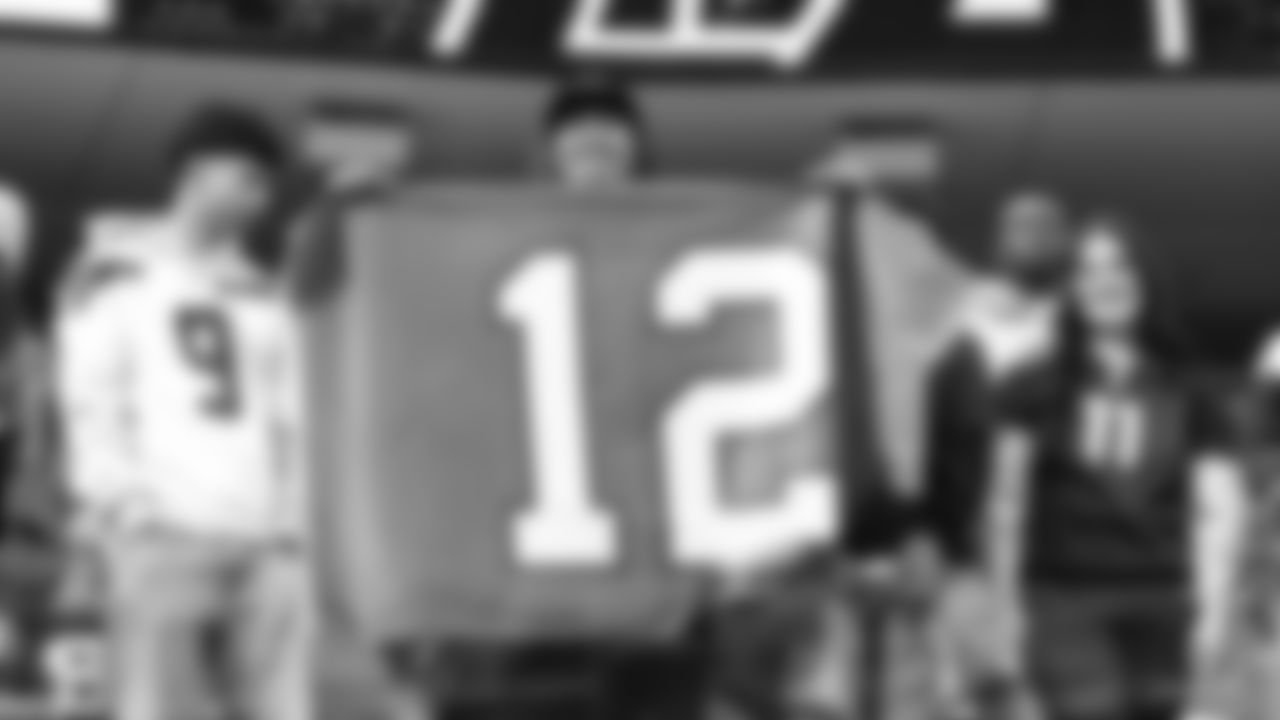 12s show up strong for Week 11 at the Rams on November 16, 2025