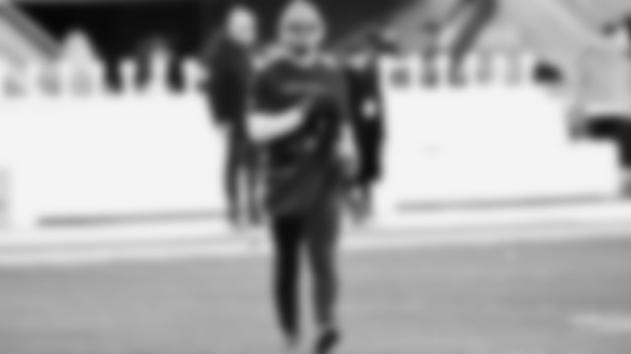 Seahawks wide receiver Jaxon Smith-Njigba (11) warms up at Levi's Stadium for the Week 18 matchup vs. the 49ers.