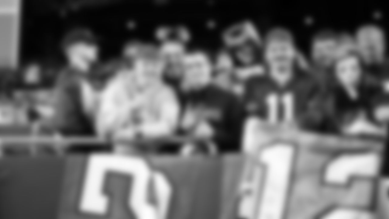 The 12s show up strong, traveling across the country for week 9 at the Commanders on Nov 2, 2025