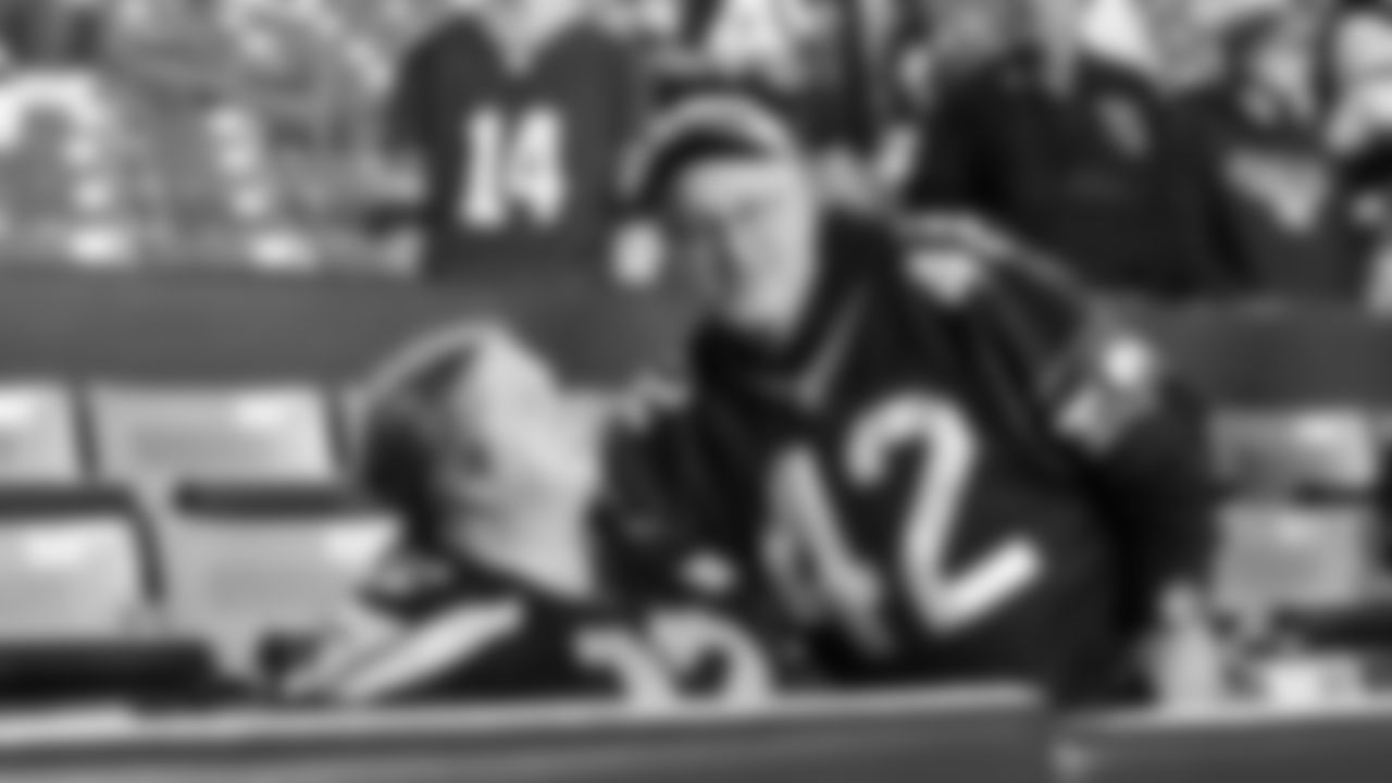 The 12s show up strong, traveling across the country for week 9 at the Commanders on Nov 2, 2025