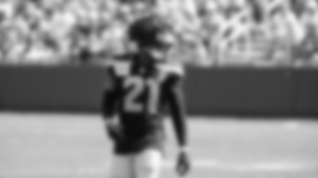 Seahawks cornerback Devon Witherspoon (21) participated in a joint practice with the Packers at Ray Nitschke Field in Green Bay, Wisconsin.