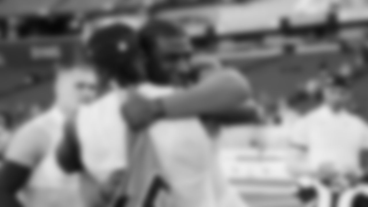 Seahawks celebrate the 30-24 win over the Tennessee Titans at Nissan Stadium on November 23, 2025.