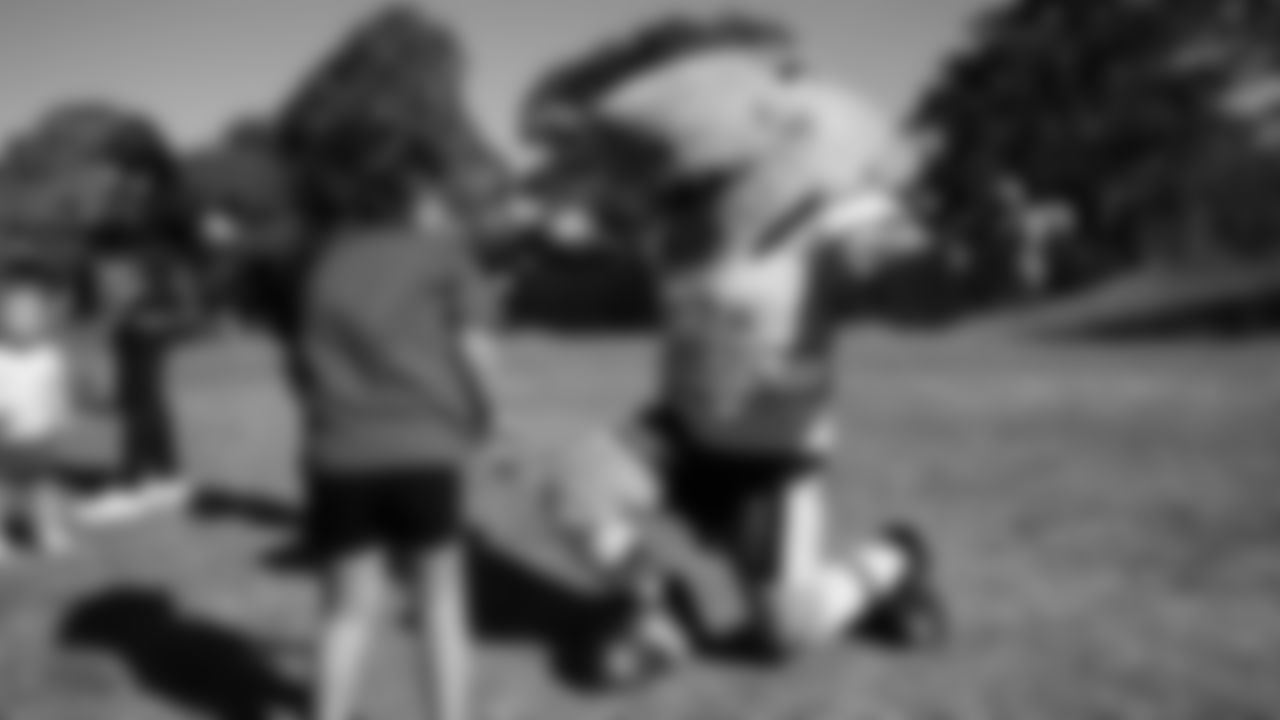 During a visit to Australia, Seahawks Legend Cliff Avril and Blitz stopped by the Kurranulla Aboriginal Corporation Community Center to play flag football and rugby alongside the Cronulla Sharks.