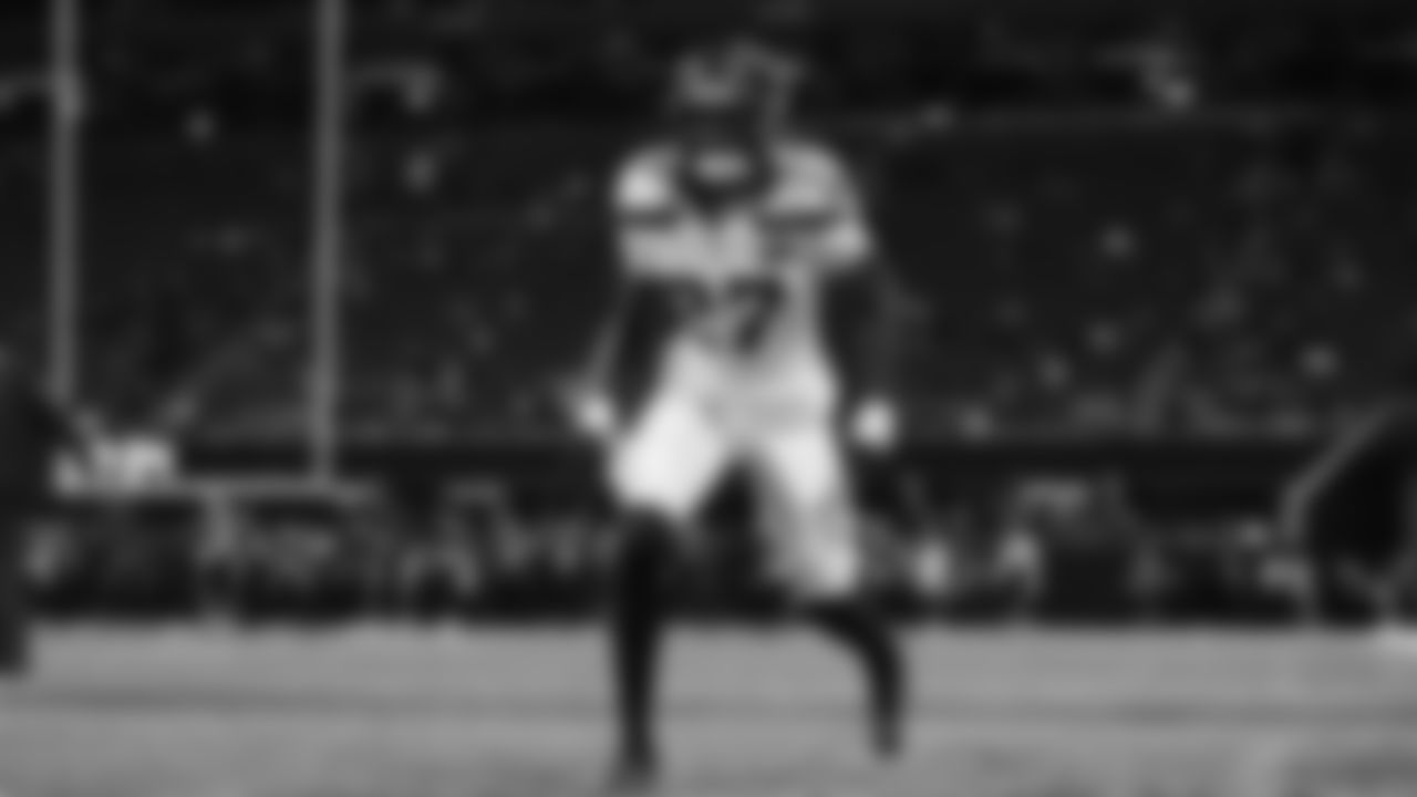 Seahawks cornerback Riq Woolen (27) warms up at Mercedes-Benz Stadium for the Week 14 matchup vs. the Atlanta Falcons.