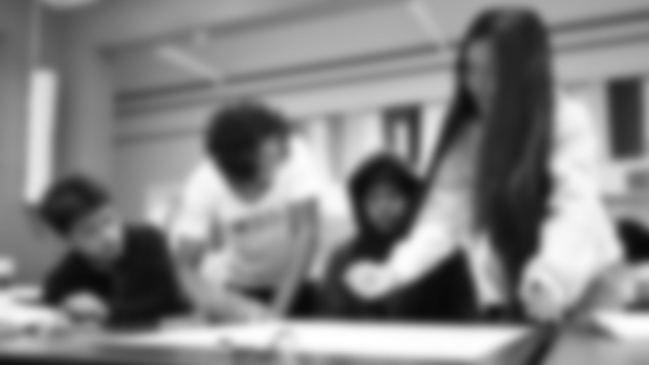 The Seahawks teamed up with EVERFI for a morning learning about mental health with students at Showalter Middle School on October 30, 2025.