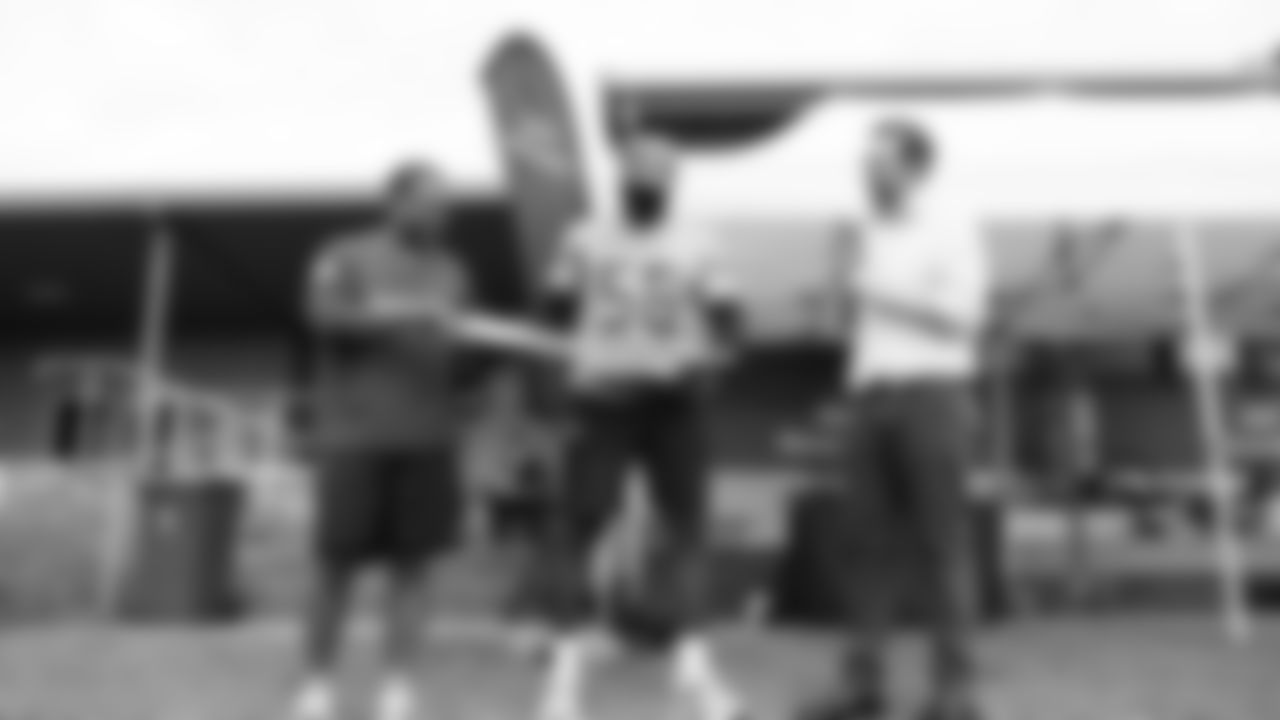 The Seahawks hosted a Seahawks Flag Football camp in Sydney, Australia where local kids had the opportunity to compete alongside Seahawks Legend Cliff Avril.