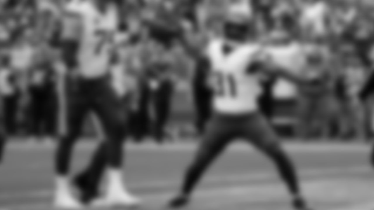 Minnesota Vikings running back Cam Akers (31) celebrates after scoring a 6-yard touchdown during the first half of an NFL football game against the Green Bay Packers, Sunday, Oct. 29, 2023, in Green Bay, Wis. (AP Photo/Matt Ludtke)