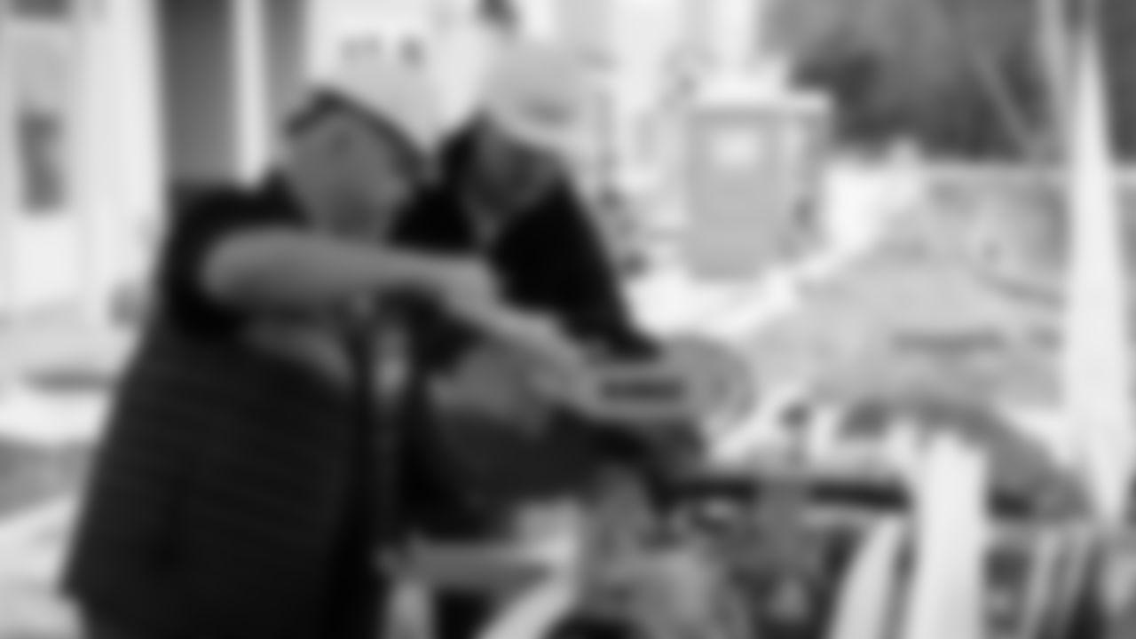 In recognition of Salute to Service Month, the Seahawks and Starbucks joined forces to learn, share, and build together to help provide affordable, stable housing to Veterans in our community.