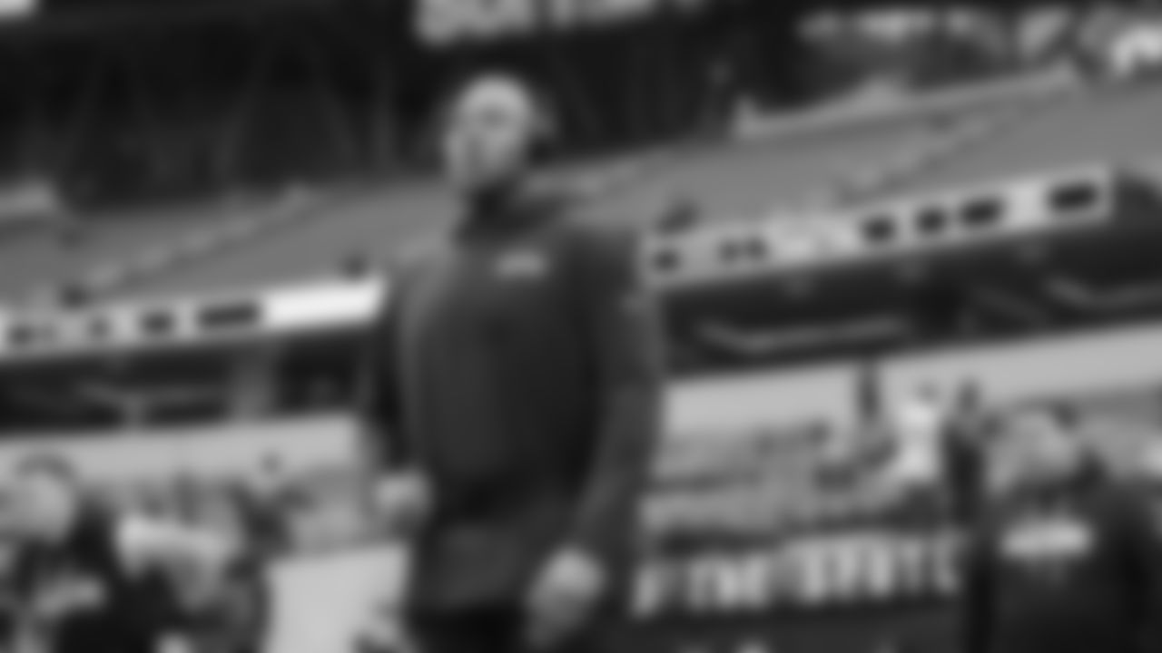 Seahawks linebacker Uchenna Nwosu (7) during pregame warmups at SoFi Stadium for the Week 11 matchup at the L.A. Rams.