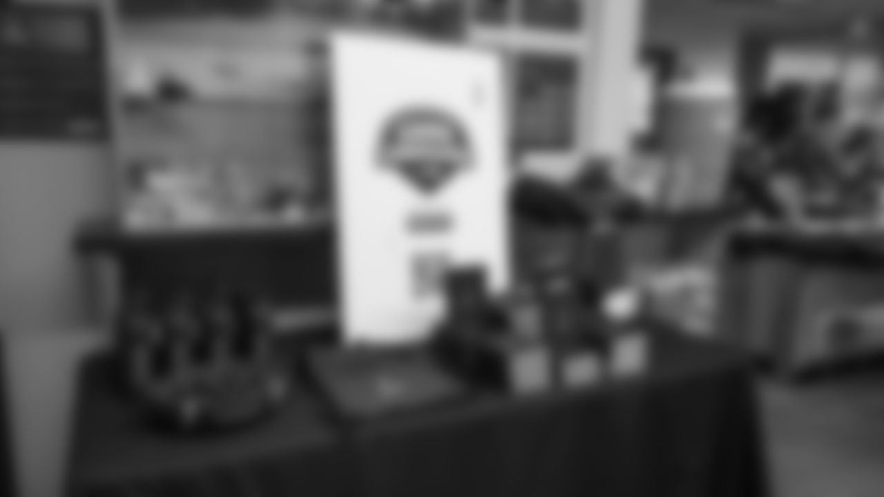 The Game Changers Program celebrated the completion of the program with a night of fun and games with Seahawks Legend Garry Gilliam on November 7, 2025.