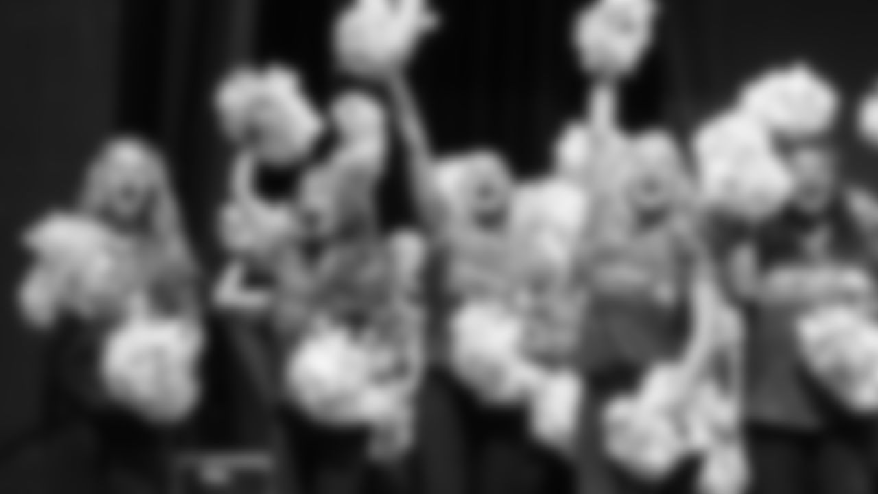 On Saturday, October 5th, Sea Gals/Seahawks Dancers alumni performed at Lumen Field.
