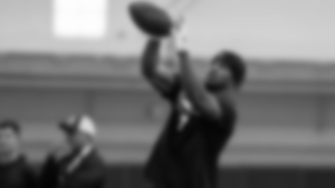 South Carolina defensive back Nick Emmanwori (7) takes warm up catches during South Carolina's Pro Day event Tuesday, March 18, 2025, in Columbia, S.C. (AP Photo/Scott Kinser)