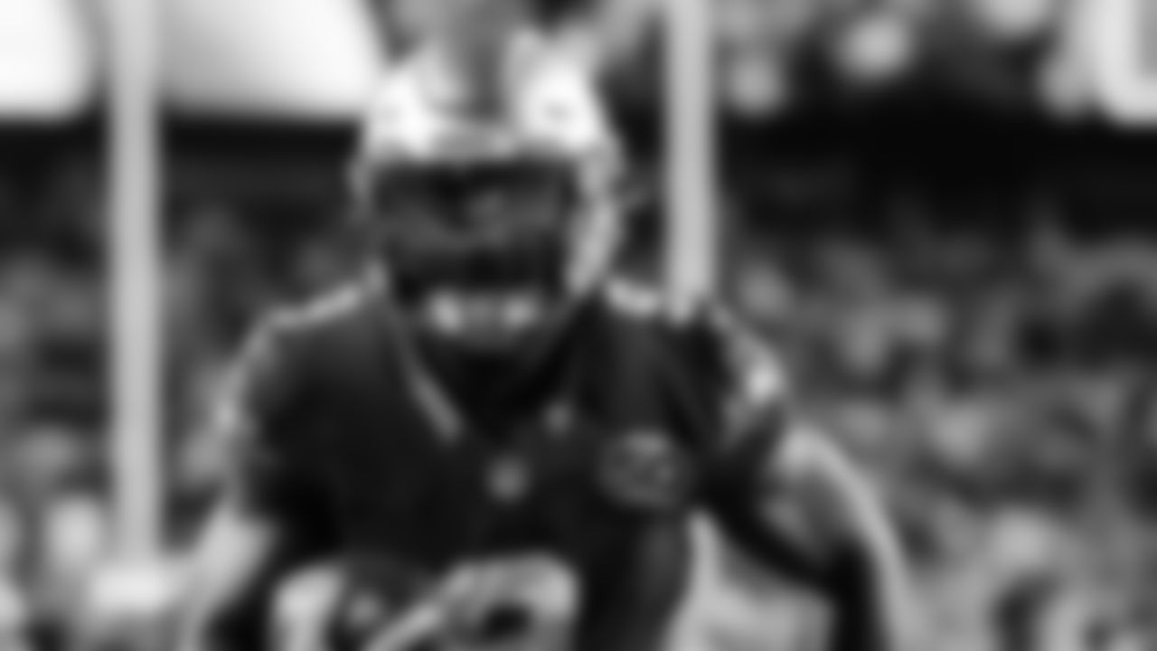 Seahawks running back Kenneth Walker III (9) warms up at Northwest Stadium for the Sunday Night Football matchup at the Washington Commanders in Week 9.