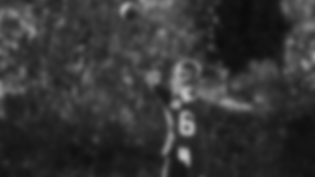 Seahawks quarterback Jalen Milroe (6) practiced on Wednesday, November 19 at the Virginia Mason Athletic Center.