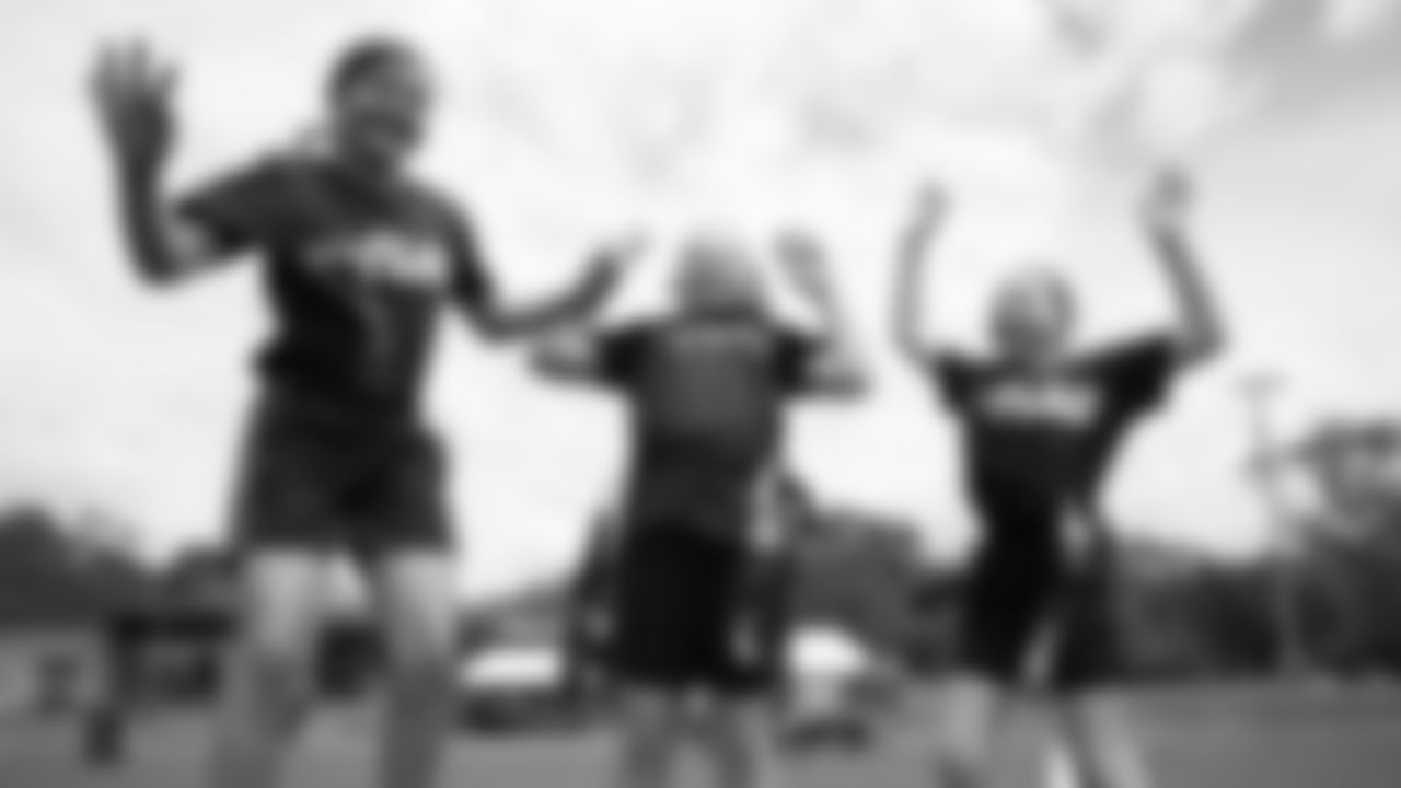 The Seahawks hosted a Seahawks Flag Football camp in Sydney, Australia where local kids had the opportunity to compete alongside Seahawks Legend Cliff Avril.