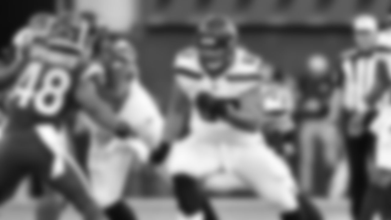 Seahawks guard Sataoa Laumea (63)