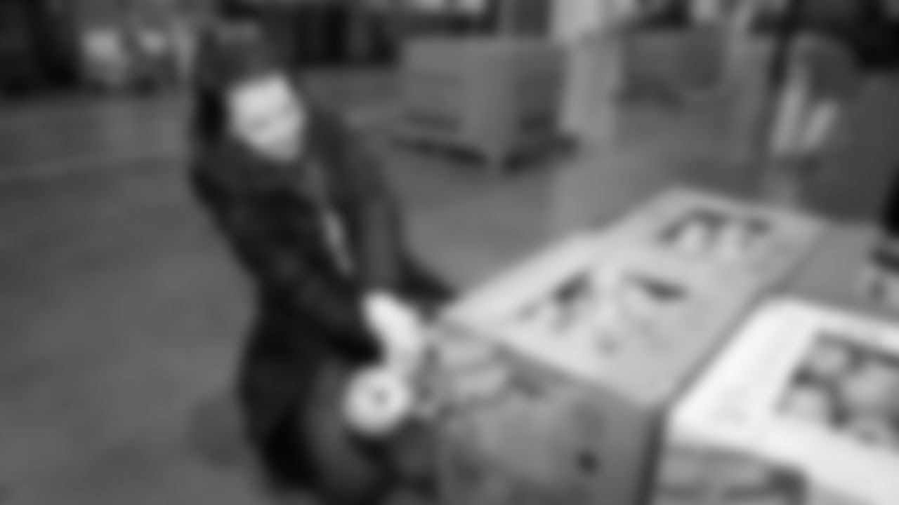 Seahawks Legend Bryan Walters, Dancers, Blitz and volunteers helped sort 4,800 pounds of action green apples at the Food Lifeline distribution center on January 22, 2026.