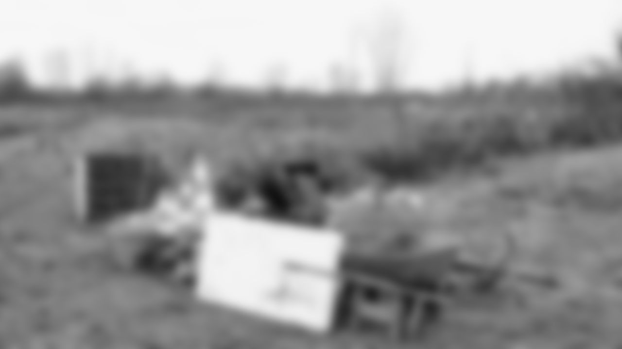 The Seahawks and Legend Norm Johnson spent the day volunteering at a farm in Snohomish County on January 8, 2026.