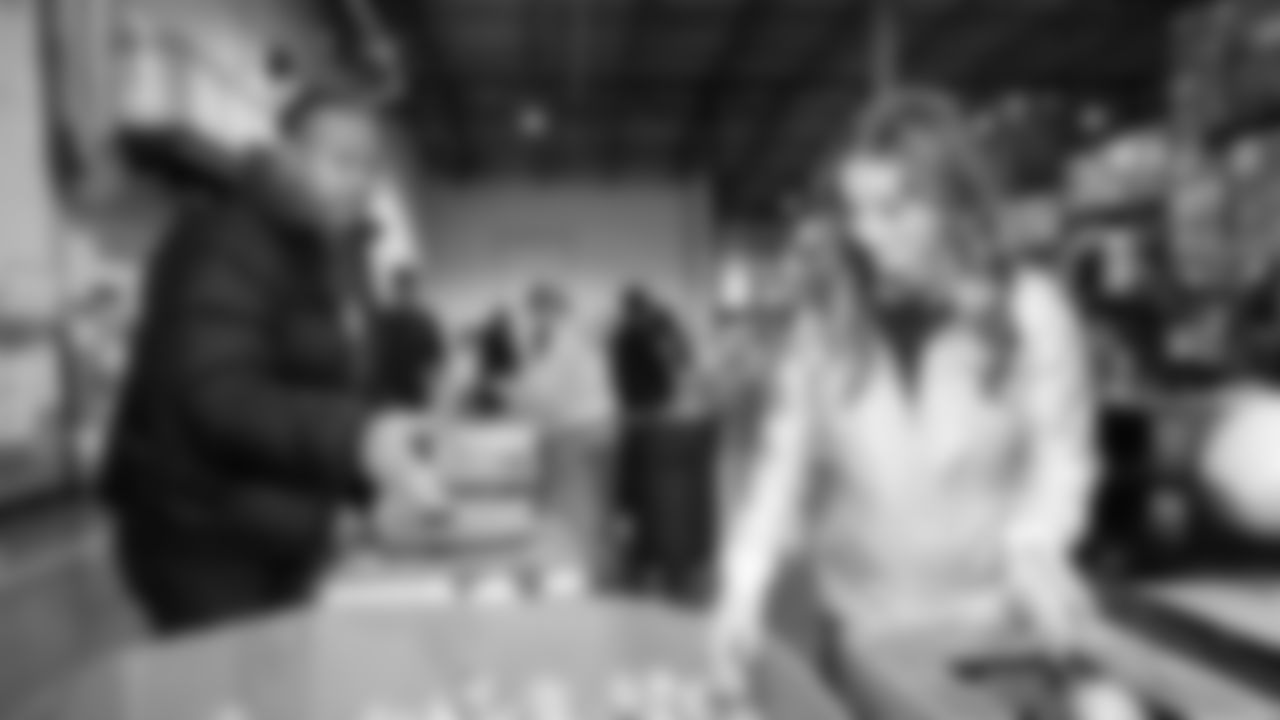 Seahawks Legend Bryan Walters, Dancers, Blitz and volunteers helped sort 4,800 pounds of action green apples at the Food Lifeline distribution center on January 22, 2026.