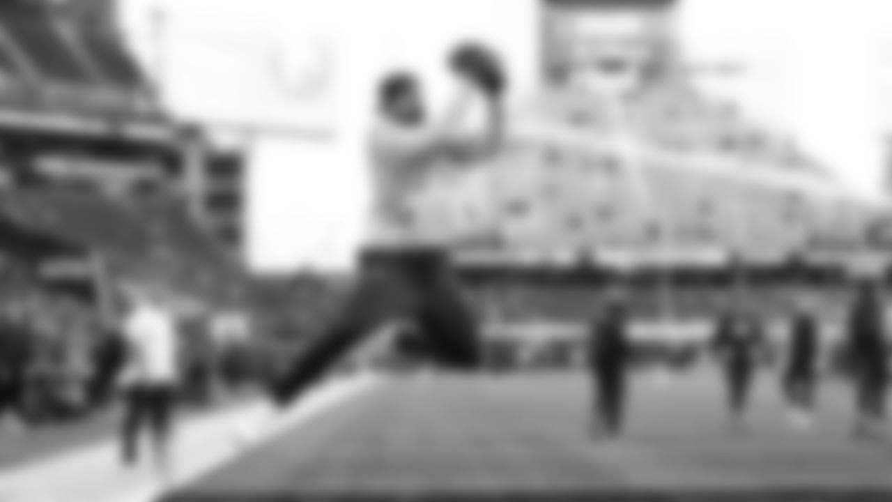 Seahawks fullback Robbie Ouzts (40) warms up at Lumen Field for the NFC divisional round game vs. the San Francisco 49ers on January 17, 2026.