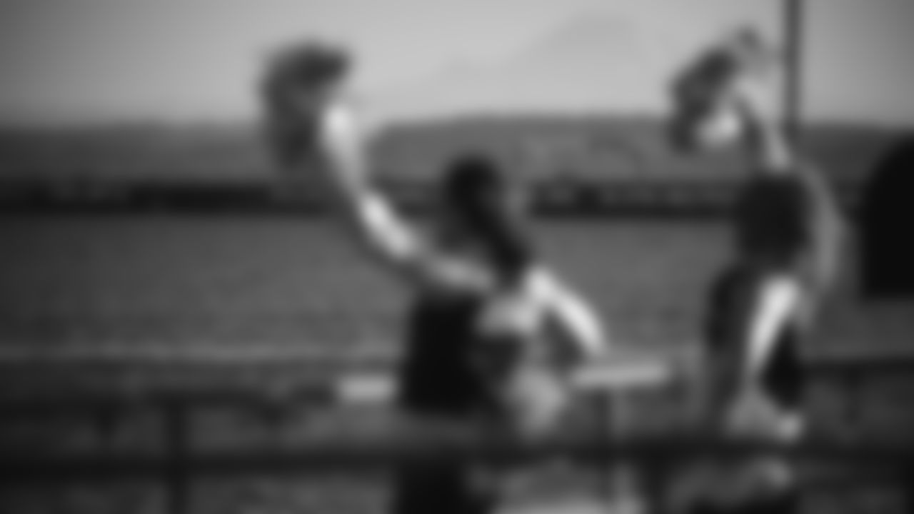 12s turned out for the Blue Friday Fan Rally, Friday, January 23 ahead of the NFC Championship game. The Seahawks ChampionSHIP cruised across Lake Washington and Lake Union, ending at Lake Union Park for the Fan Rally, featuring Seahawks Dancers, Legends, Blue Thunder and more.