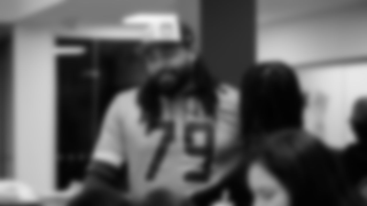 Seahawks Legend Garry Gilliam and Seahawks Dancers surprised teens at the Lake Hills Boys & Girls Club for a fun afternoon of Seahawks activities and crafting. One lucky winner also went home with two tickets to the Divisional Playoff game!