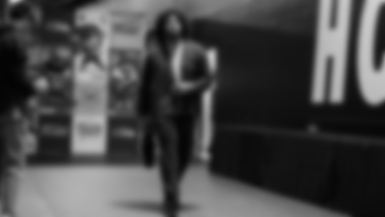 Seahawks defensive end Leonard Williams (99) arrives at Lumen Field for the Week 10 matchup vs. the Arizona Cardinals.