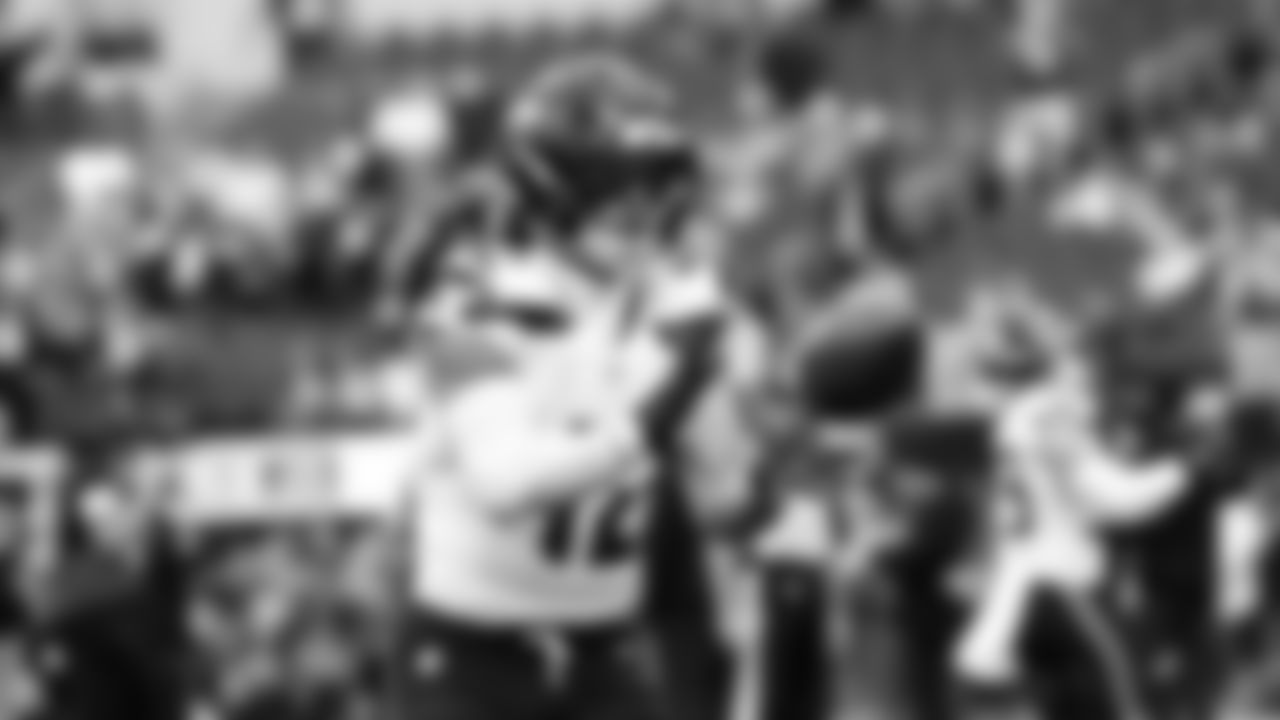 Seahawks linebacker Drake Thomas (42) during pregame warmups at SoFi Stadium for the Week 11 matchup at the L.A. Rams.