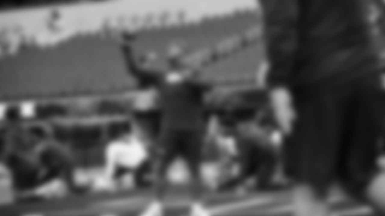 Seahawks running back Kenneth Walker III (9) during pregame warmups at SoFi Stadium for the Week 11 matchup at the L.A. Rams.