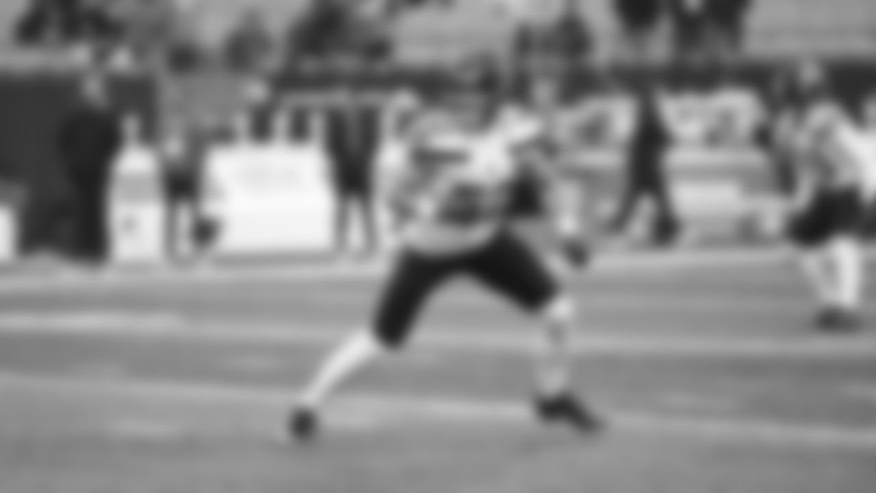 Seahawks linebacker Patrick O'Connell (52) warms up at Bank of America Stadium for the Week 17 matchup vs. Panthers on December 28, 2025.