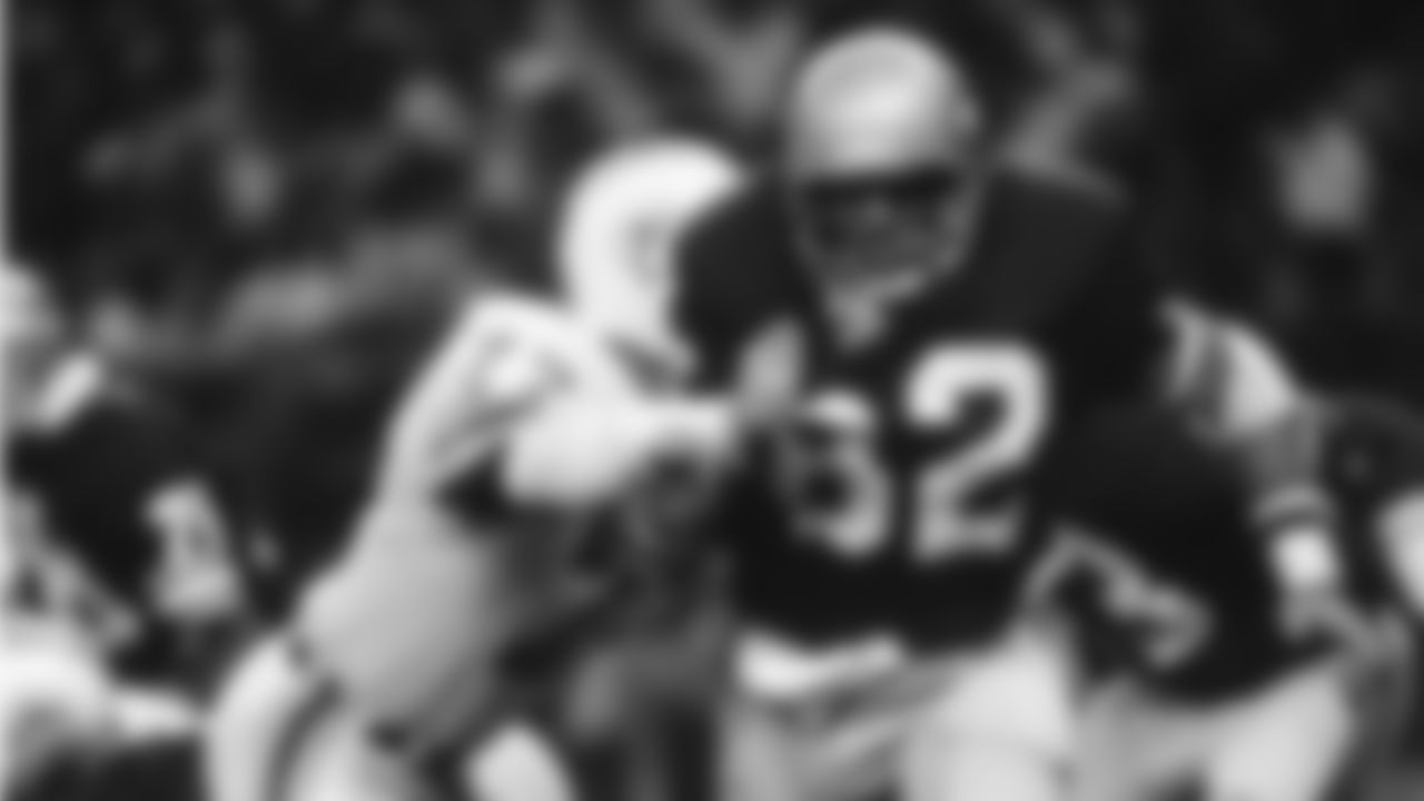 The Seahawks drafted Colorado State defensive end Mark Bell with the 102nd overall pick in the 4th round of the 1979 NFL Draft.