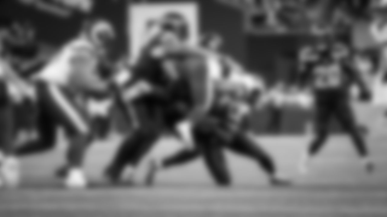 Seahawks Brandon Pili and Nick Emmanwori combine on a stop.